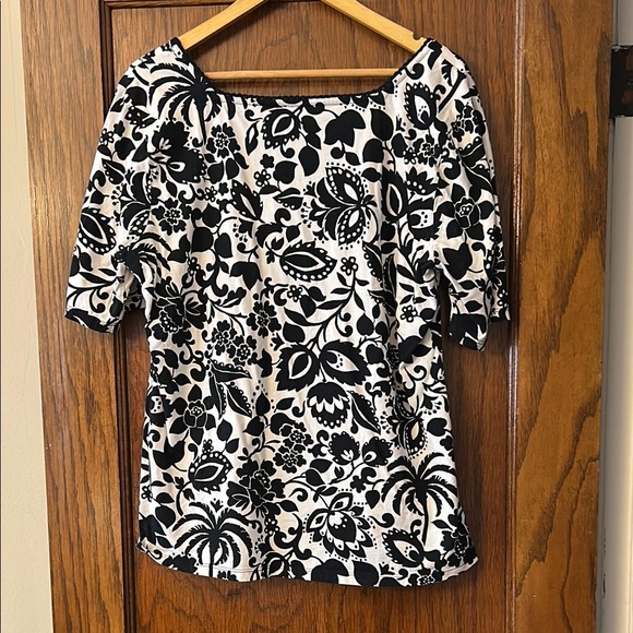 Ann Taylor Black and White Fitted Short Sleeve Blouse - Picture 7 of 7